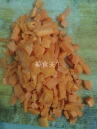 自制炫彩腊肠焖饭的手工做法(图示)