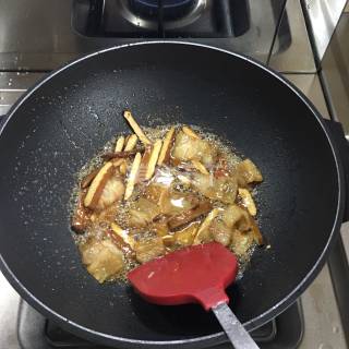 怎样自制一份小炒五花肉(图文教程)?