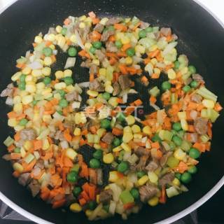 图文:什锦牛肉焗饭(主食)的自制做法