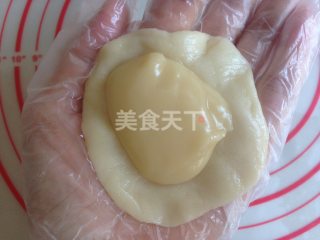 图:植物油版老婆饼的手工自制