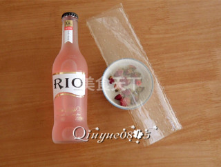 (图示)水蜜桃味果冻鸡尾酒的手工做法