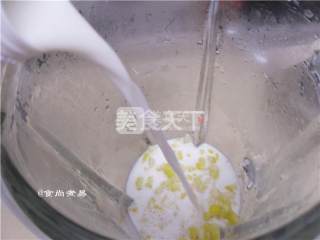 图解:手工自制一份甜玉米奶昔