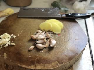 教程:怎样自制一份泥鳅烧肉(图文)?