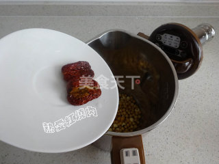 豆制饮品:黄豆莲子豆浆的家庭自制做法