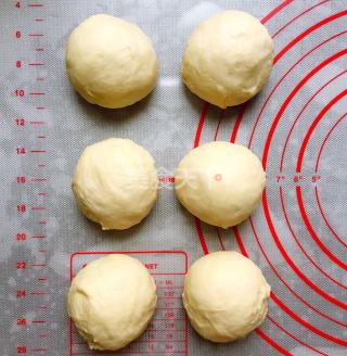 豆沙夹心毛毛虫的厨房烘焙做法(图文)