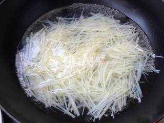 土豆丝芹菜叶汤的图示自制法