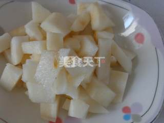 果汁饮品:银耳梨汁的手工自制