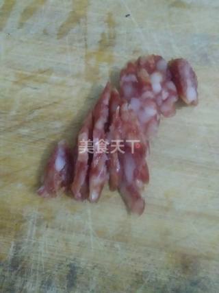 自制炫彩腊肠焖饭的手工做法(图示)