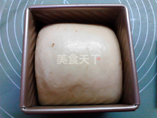 芝麻馅小方土司的(图示)手工制作