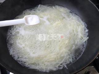 土豆丝芹菜叶汤的图示自制法