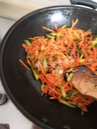 蔬菜加工:黄瓜胡萝卜丝的图解做法