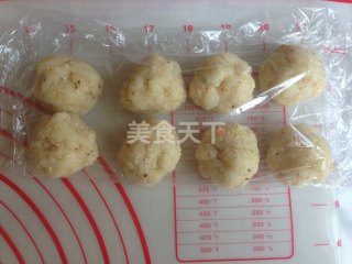 图:植物油版老婆饼的手工自制