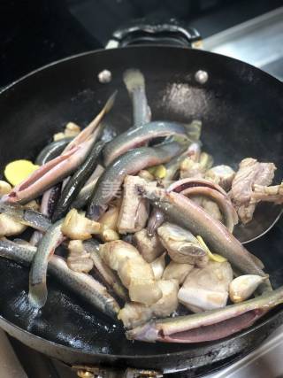 教程:怎样自制一份泥鳅烧肉(图文)?