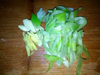 怎样自制一份酸菜五花肉(图文教程)?