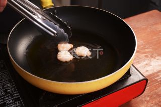 五彩鲜蔬虾饼的厨房手工做法(图解)