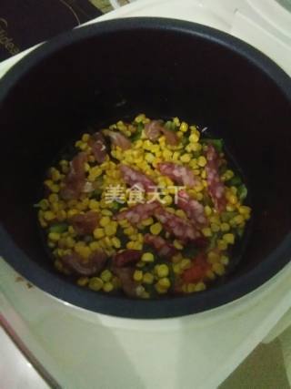 自制炫彩腊肠焖饭的手工做法(图示)