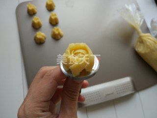 玫瑰曲奇的烘焙自制做法(图示)
