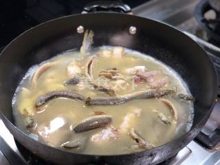 教程:怎样自制一份泥鳅烧肉(图文)?